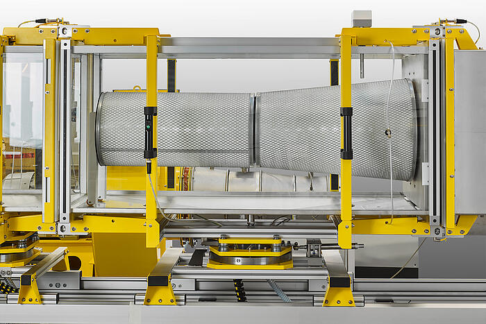 Gas-Turbinen-Filter Pr&uuml;fstand GTS 114 mit Gasturbinenfilter im Glaskanal